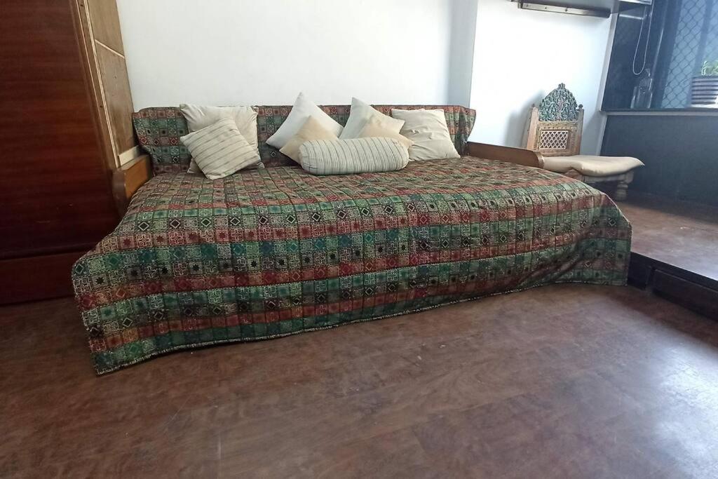 Cozy Private Ac Studio By The Sea Bandstand Bandra W Mumbai Nr Taj Lands End Daire Dış mekan fotoğraf