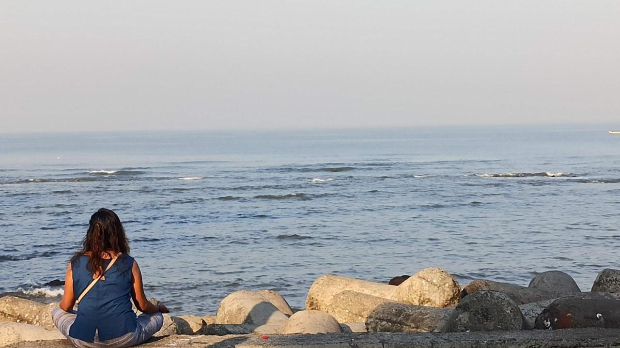Cozy Private Ac Studio By The Sea Bandstand Bandra W Mumbai Nr Taj Lands End Daire Dış mekan fotoğraf