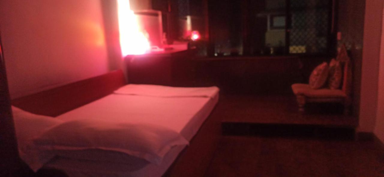 Cozy Private Ac Studio By The Sea Bandstand Bandra W Mumbai Nr Taj Lands End Daire Dış mekan fotoğraf