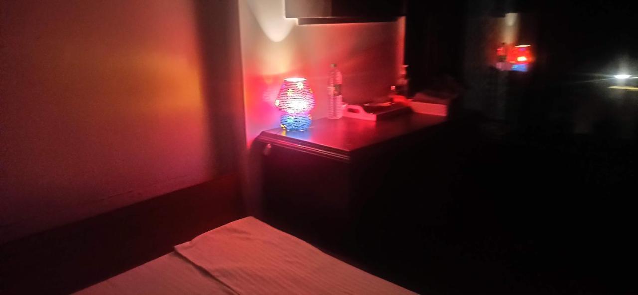 Cozy Private Ac Studio By The Sea Bandstand Bandra W Mumbai Nr Taj Lands End Daire Dış mekan fotoğraf
