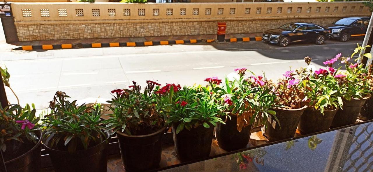 Cozy Private Ac Studio By The Sea Bandstand Bandra W Mumbai Nr Taj Lands End Daire Dış mekan fotoğraf